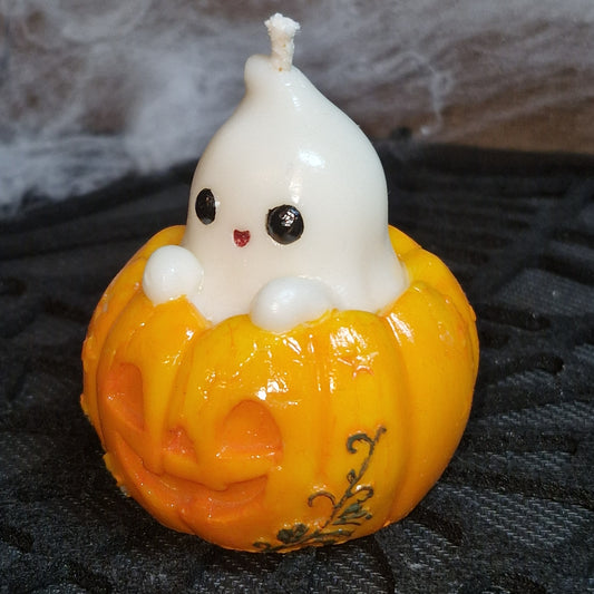 Bougie Halloween Boo & citrouille, petit fantôme souriant dans une citrouille sculptée